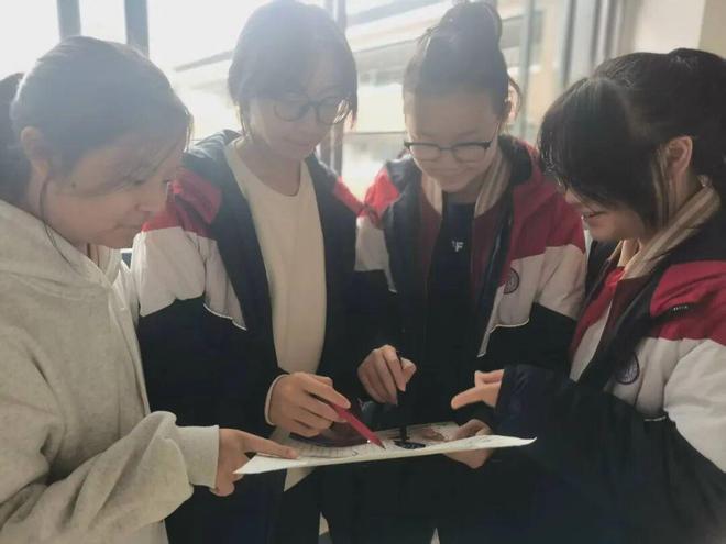 笔锋跃动，镜采青春！银初八年级语文组带你“玩转”新闻实践！