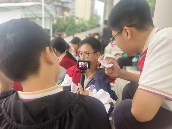 笔锋跃动，镜采青春！银初八年级语文组带你“玩转”新闻实践！