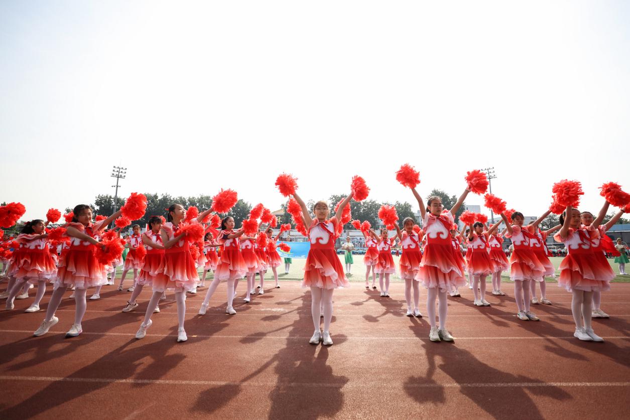 板厂小学与汇文实验小学朝阳学校3200名师生共同享受运动乐趣