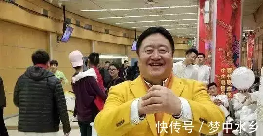 春晚不见“笑脸哥”封面独家连线：宅在家陪父母