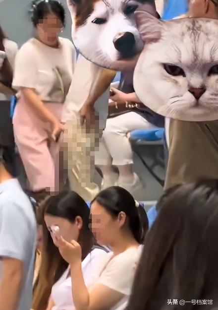 张信哲演唱会猥亵后续,知情人曝光现场视频,这一幕太令人恶心