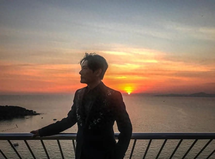 “情歌王子”张信哲，出道36年，0绯闻：看了他的日常生活，才知道他的低调并不简单