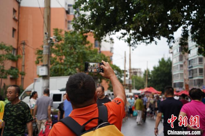 当台湾人遇上东北早市：“好贺儿”、人间味与乡愁