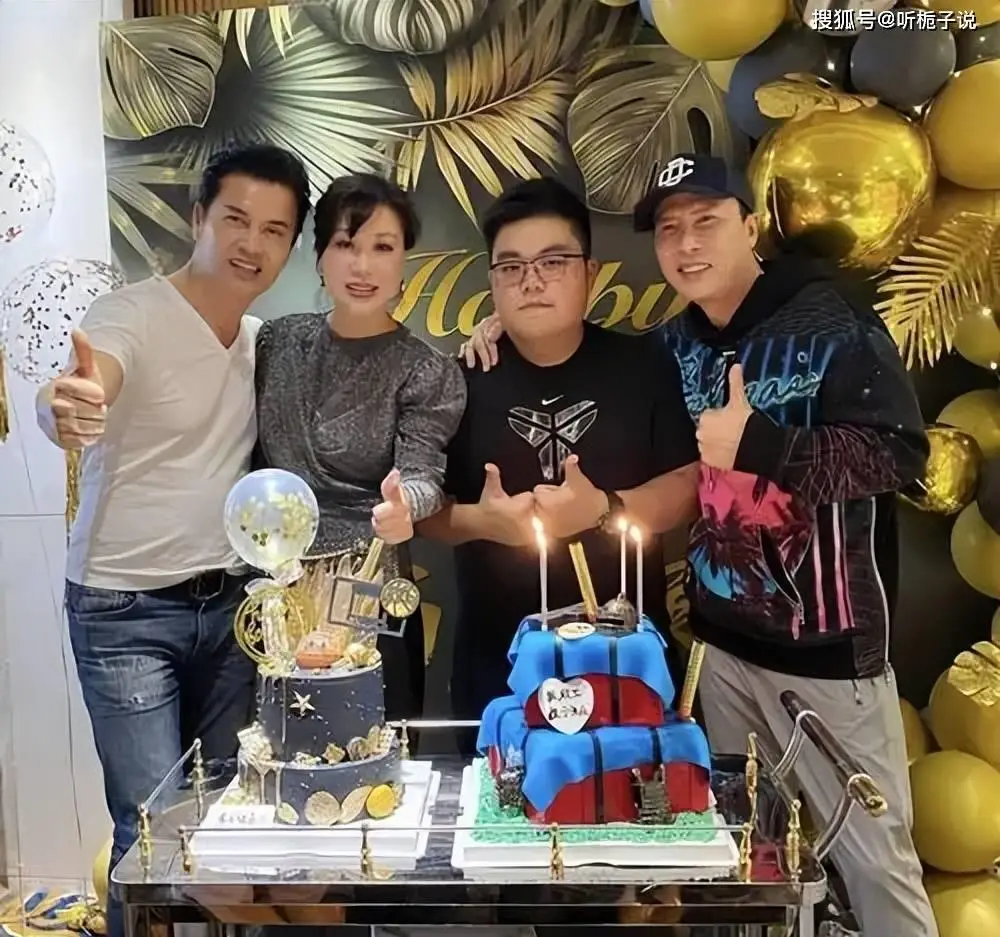 68岁吕良伟赢麻了！与53岁富豪妻子同框更年轻，像28岁精神小伙