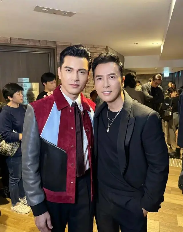 70岁吕良伟香港庆生！24岁儿子体重近200斤，60岁妻子逆龄状态惊艳全场