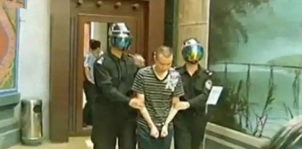 回顾大学生被定死刑，临死想捐出眼角膜，父亲：你把罪恶都带走