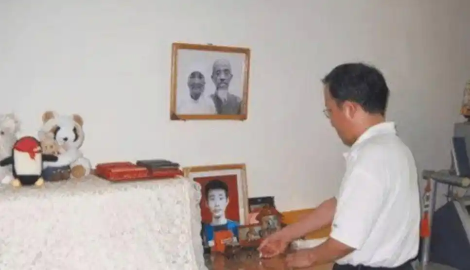 回顾大学生被定死刑，临死想捐出眼角膜，父亲：你把罪恶都带走