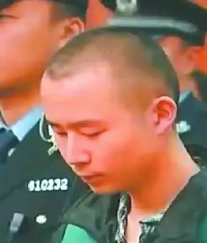 回顾大学生被定死刑，临死想捐出眼角膜，父亲：你把罪恶都带走