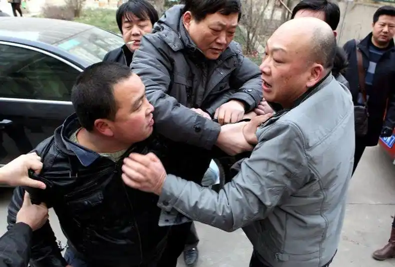 回顾大学生被定死刑，临死想捐出眼角膜，父亲：你把罪恶都带走