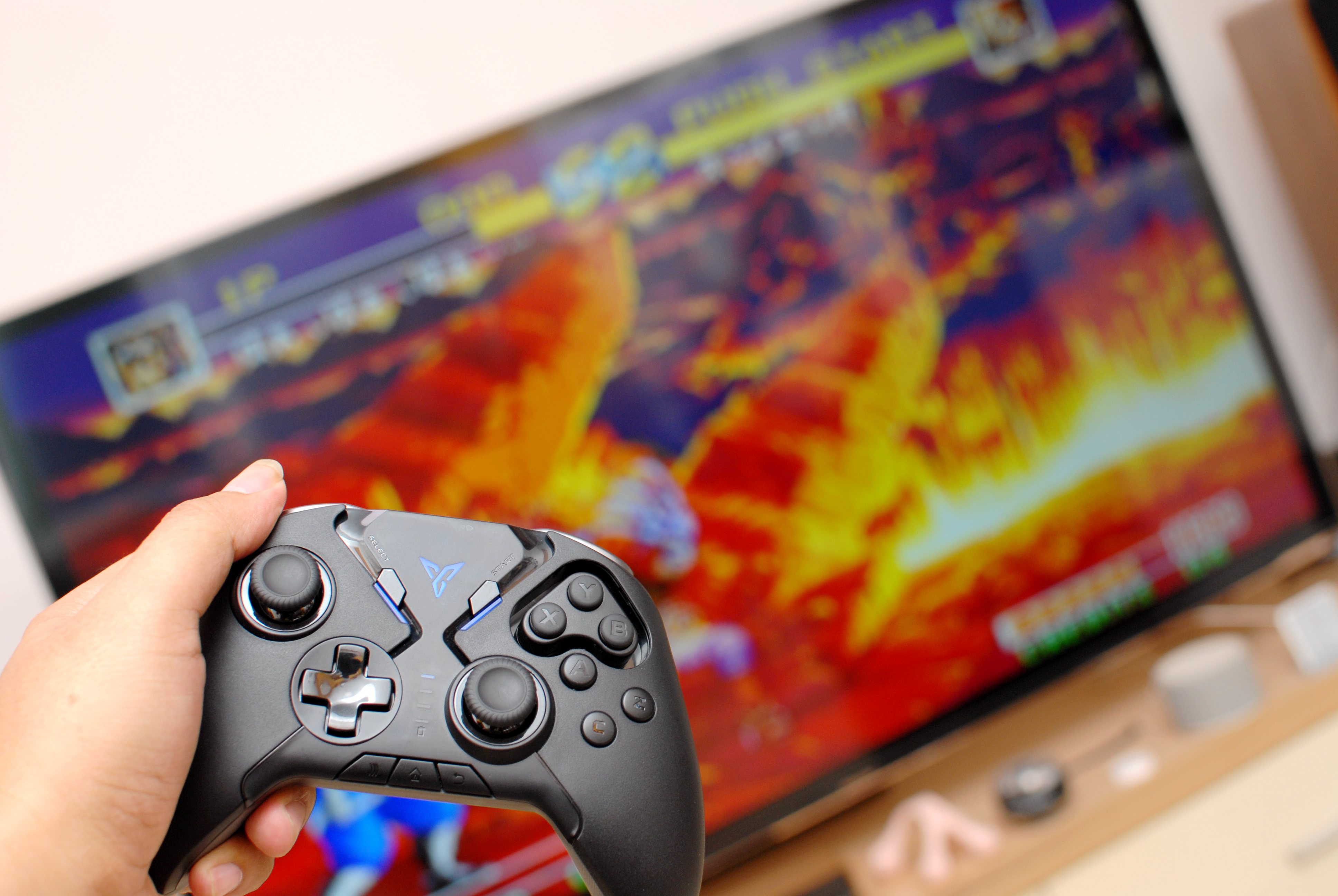 飞智八爪鱼2手柄体验,网友:可拖动轮盘按键,这个设计碉堡了