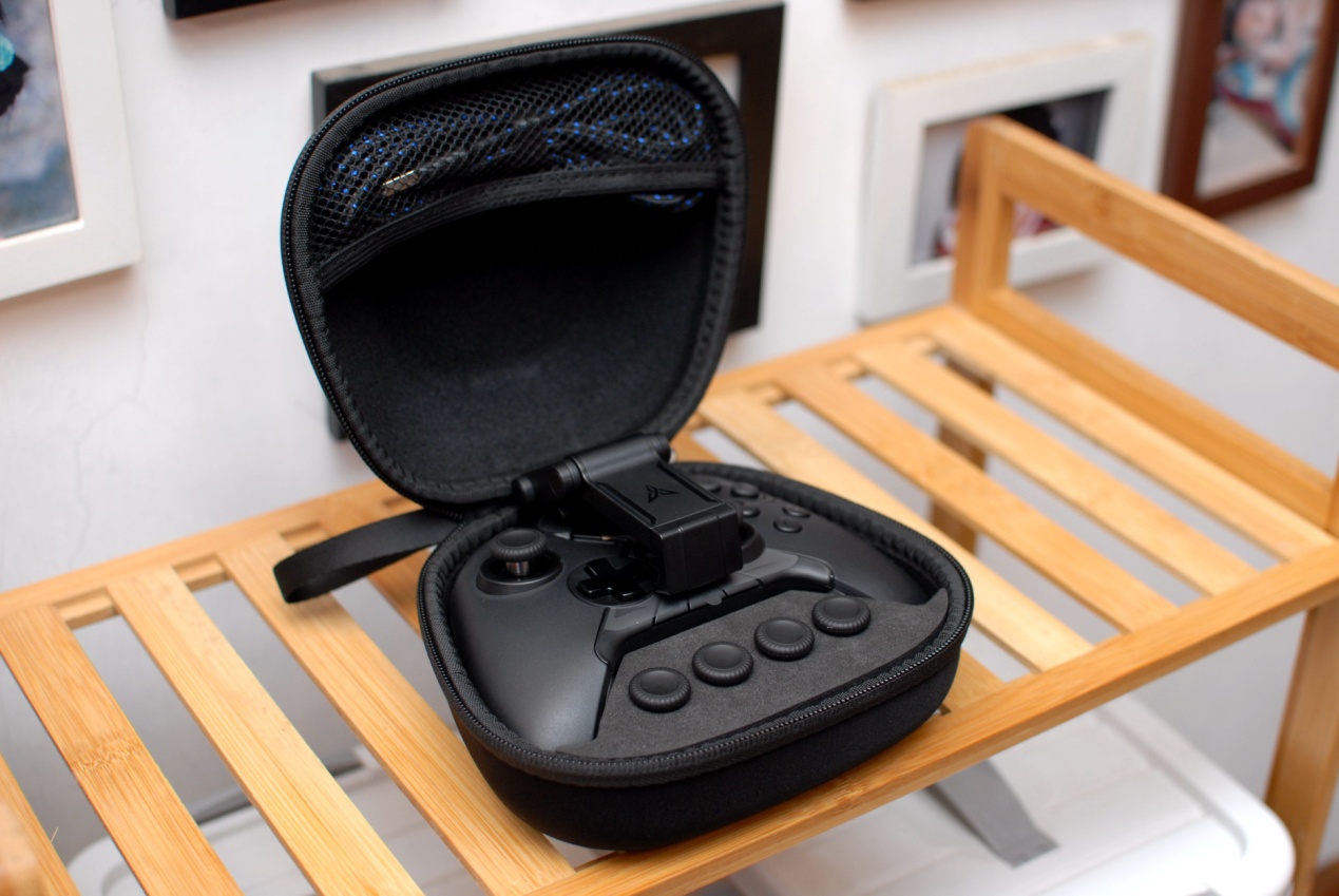 飞智八爪鱼2手柄体验,网友:可拖动轮盘按键,这个设计碉堡了