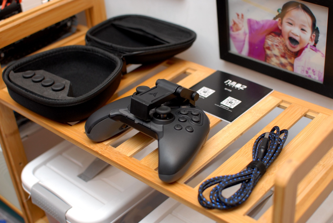 飞智八爪鱼2手柄体验,网友:可拖动轮盘按键,这个设计碉堡了