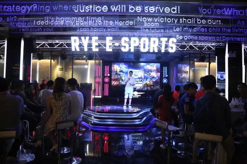 谁是真正的游戏之王？ 通吃街机红白机撸啊撸消消乐VR那个人