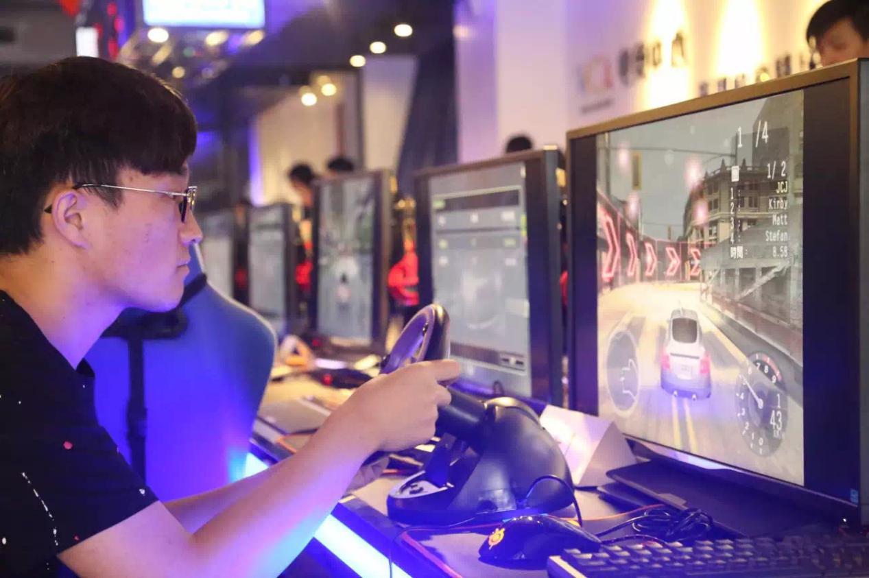 谁是真正的游戏之王？ 通吃街机红白机撸啊撸消消乐VR那个人