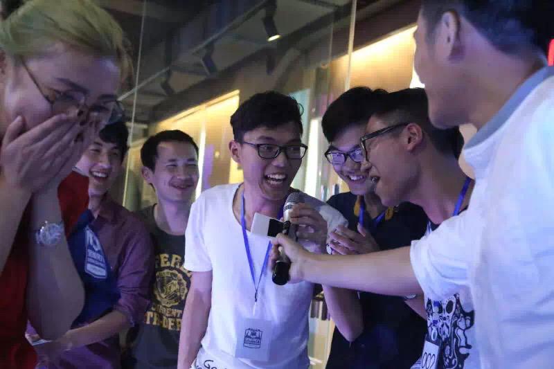 谁是真正的游戏之王？ 通吃街机红白机撸啊撸消消乐VR那个人