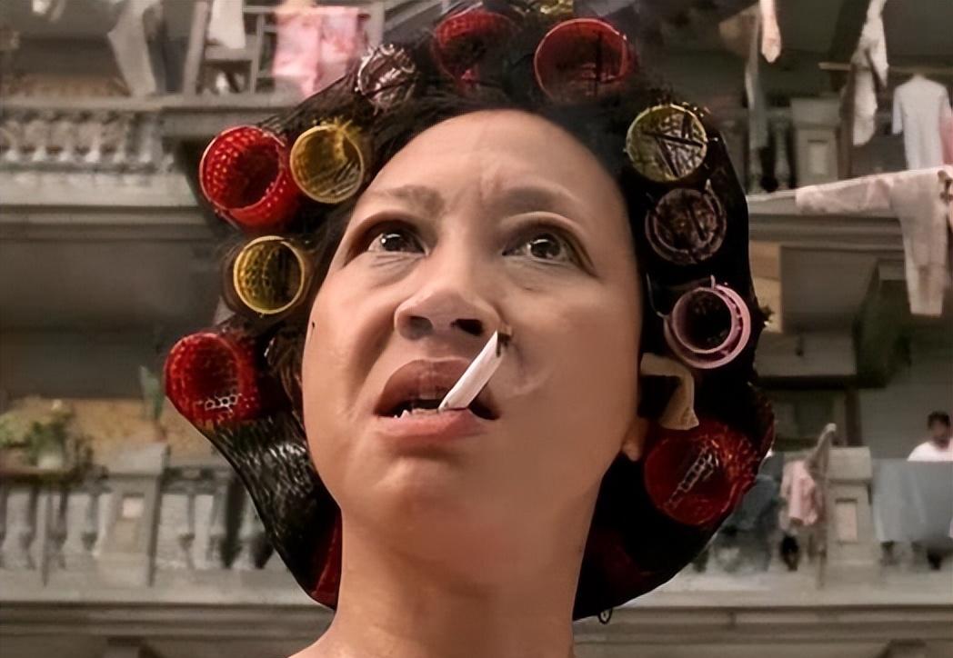 元华：曾是李小龙替身，成龙的同门师兄，遇到周星驰才大火