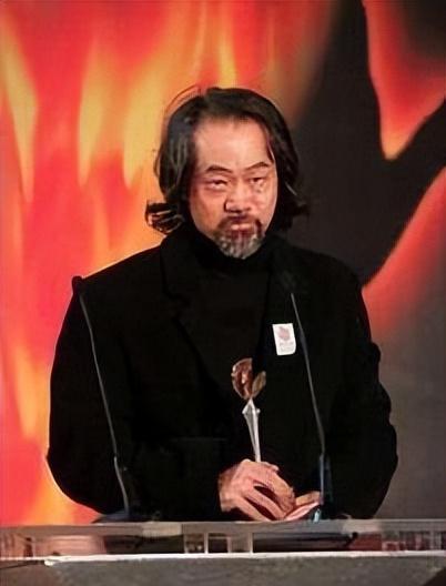 元华：曾是李小龙替身，成龙的同门师兄，遇到周星驰才大火