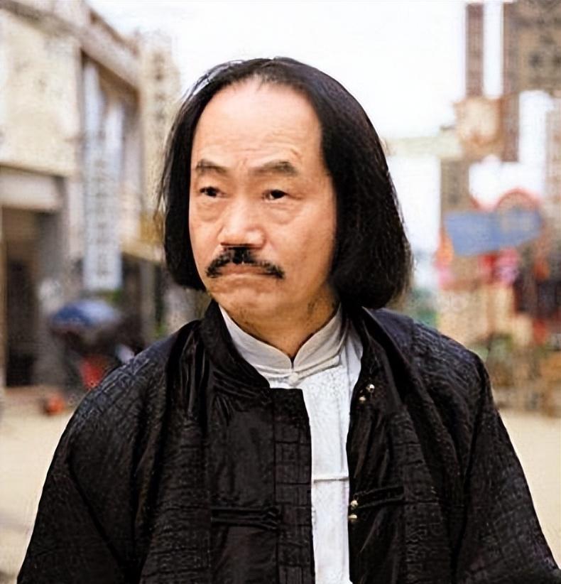元华：曾是李小龙替身，成龙的同门师兄，遇到周星驰才大火