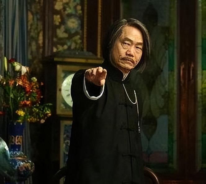 元华：曾是李小龙替身，成龙的同门师兄，遇到周星驰才大火