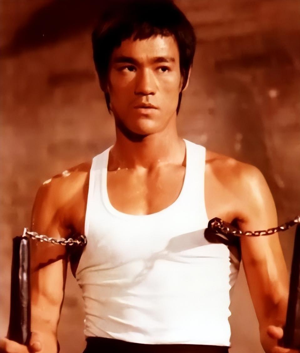 元华：曾是李小龙替身，成龙的同门师兄，遇到周星驰才大火
