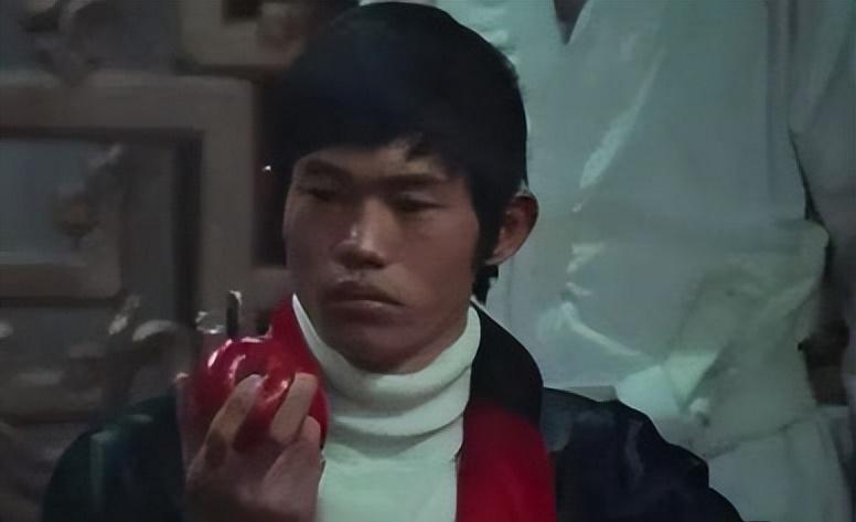 元华：曾是李小龙替身，成龙的同门师兄，遇到周星驰才大火