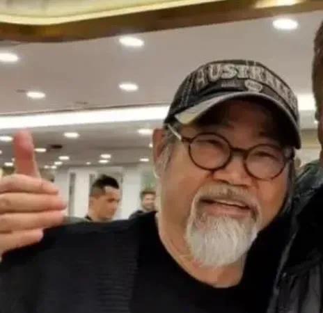 还记得《功夫》里的包租公吗？如今70岁的他近况曝光