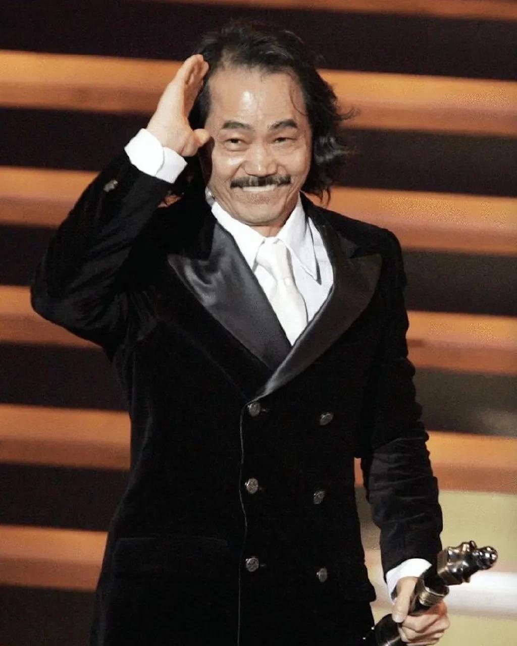 还记得《功夫》里的包租公吗？如今70岁的他近况曝光