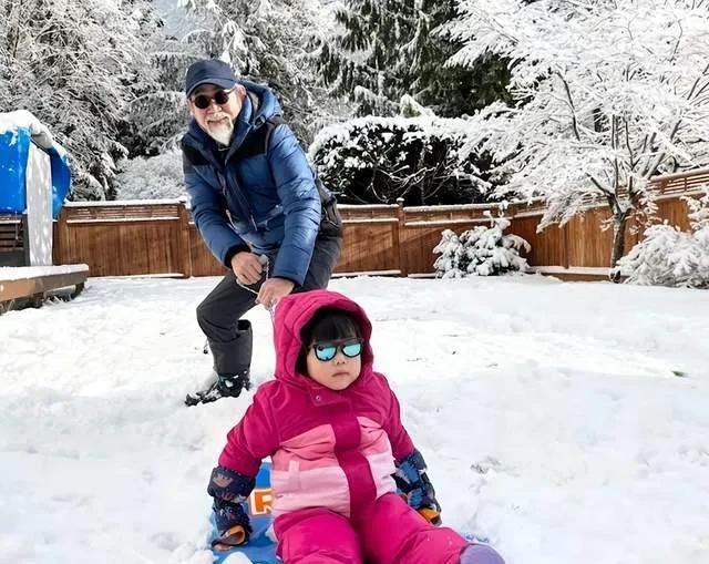 还记得《功夫》里的包租公吗？如今70岁的他近况曝光