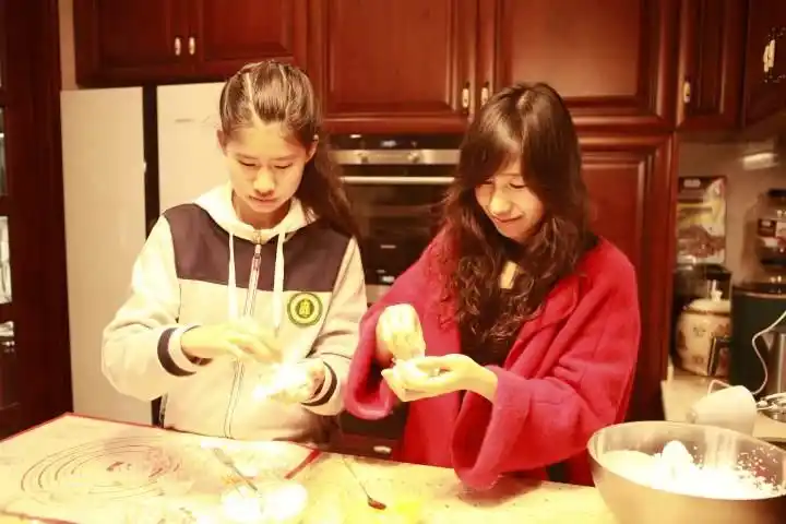 “每周一天家庭日”倡议让家长心有戚戚焉，为什么高质量的陪伴那么难？