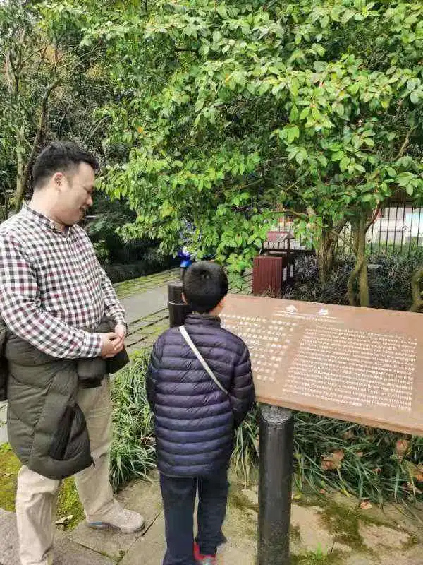 “每周一天家庭日”倡议让家长心有戚戚焉，为什么高质量的陪伴那么难？