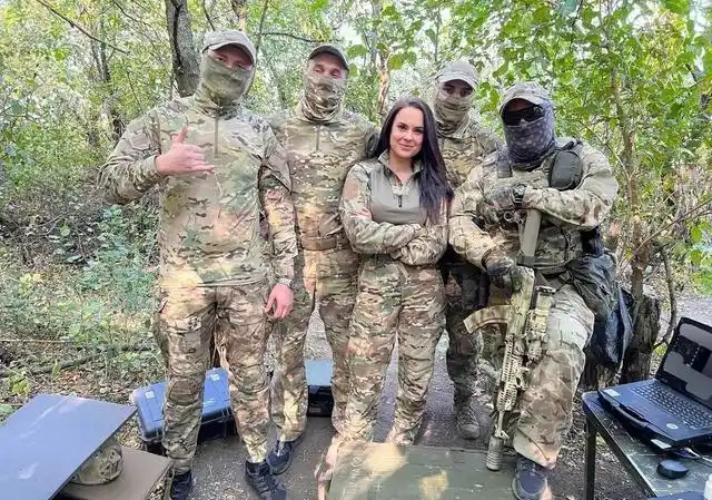 战地记者危？俄美女记者踩中地雷被炸死，乌女记者被无人机袭击