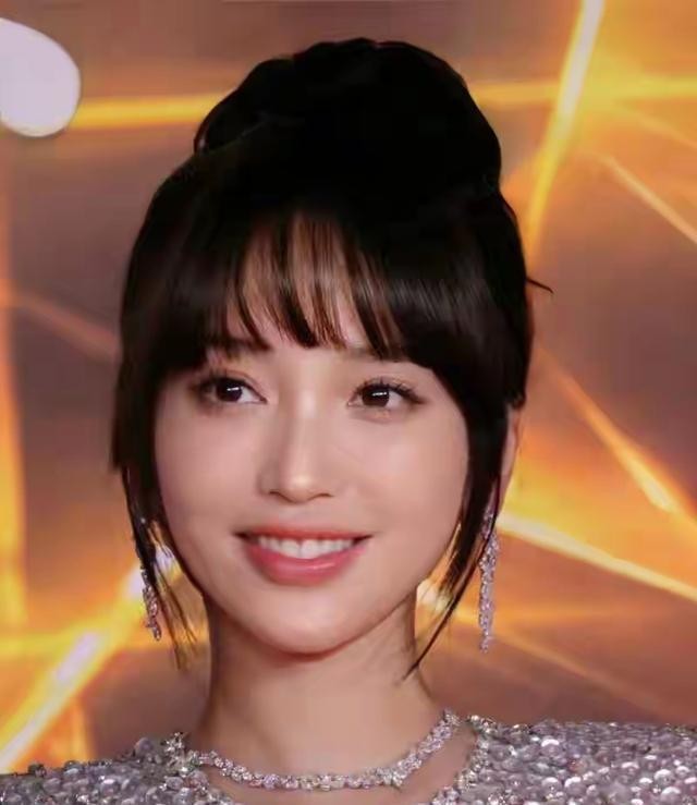 满是心酸！42岁著名歌手江苏走穴，宾客只顾吃席没人搭理