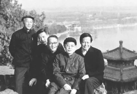 杨振宁百年人生：比婚姻更牛的，是放弃美国国籍