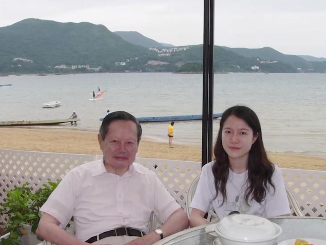 杨振宁百年人生：比婚姻更牛的，是放弃美国国籍