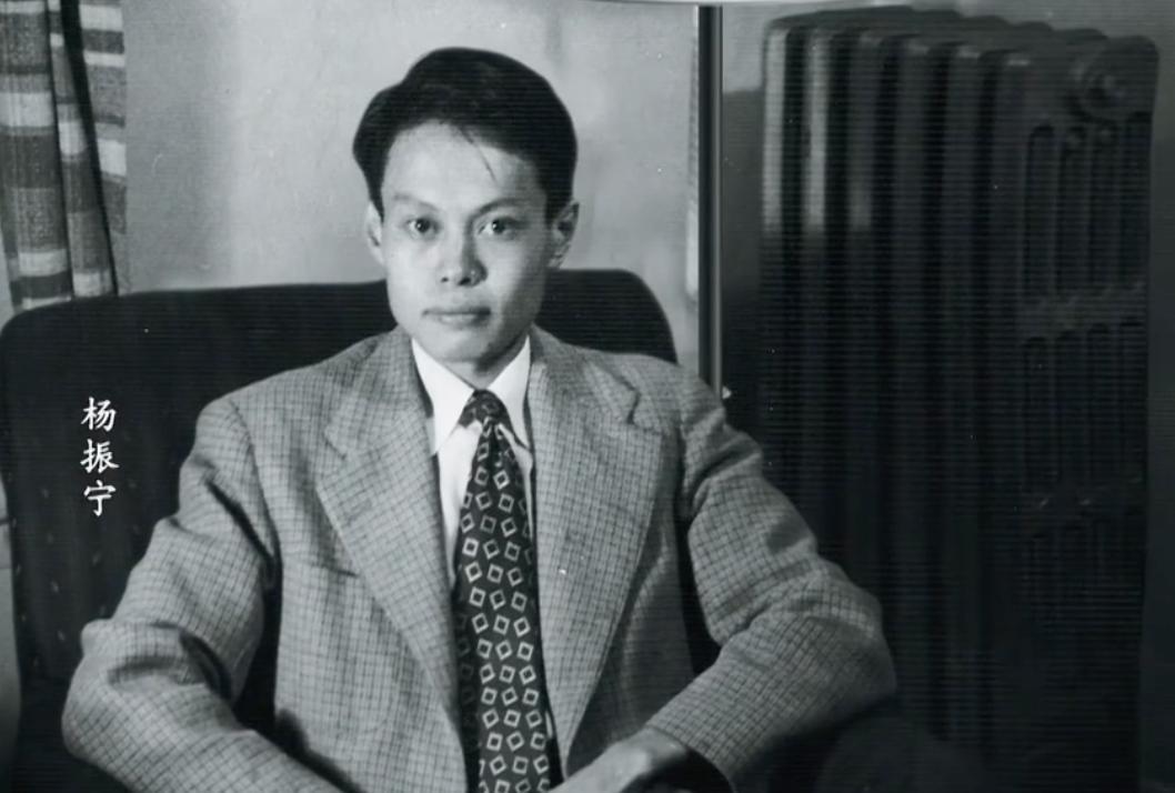 杨振宁百年人生：比婚姻更牛的，是放弃美国国籍