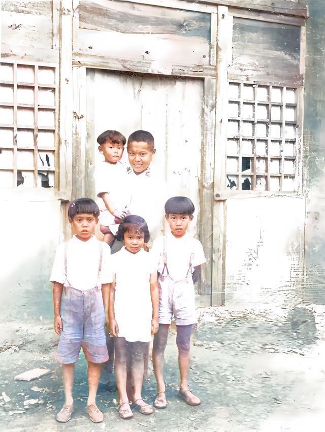 他高知高帅，对无才无貌的小脚妻子情有独钟，儿子杨振宁道出真相