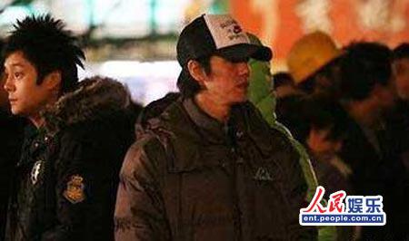 袁立躺枪因网友言论痛哭 20年情史揭秘(组图)