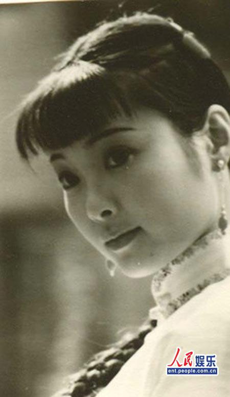 袁立躺枪因网友言论痛哭 20年情史揭秘(组图)