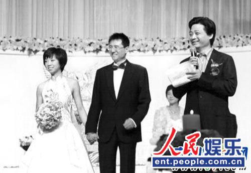 袁立躺枪因网友言论痛哭 20年情史揭秘(组图)