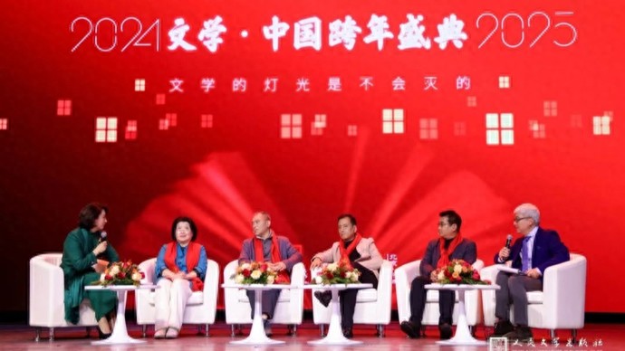 一周文艺：什么是“新大众文艺”？英国作家戴维·洛奇去世