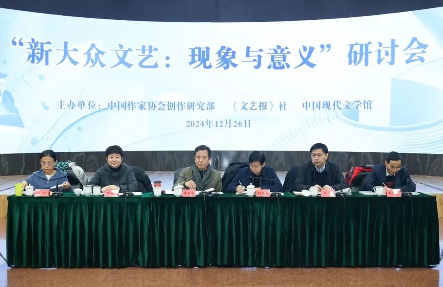 一周文艺：什么是“新大众文艺”？英国作家戴维·洛奇去世