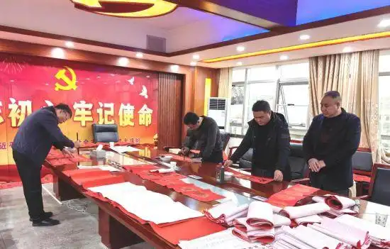 湖南邵东灵官殿：春联送福至 喜庆迎新年