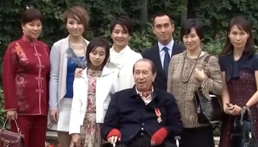 赌王被小护士郑咏诗骗财骗色，但是手段比其更狠的却是她