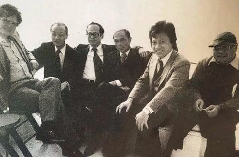 香港这么多顶级豪门，为何财富仅300亿的霍家却最特殊？