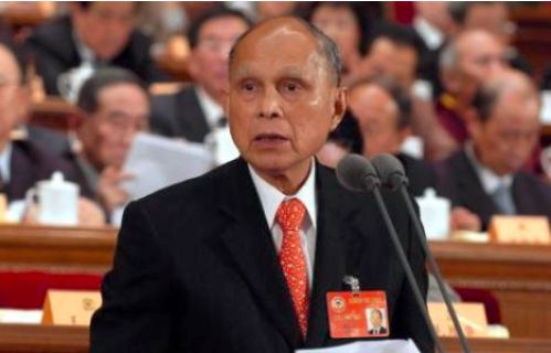 香港这么多顶级豪门，为何财富仅300亿的霍家却最特殊？