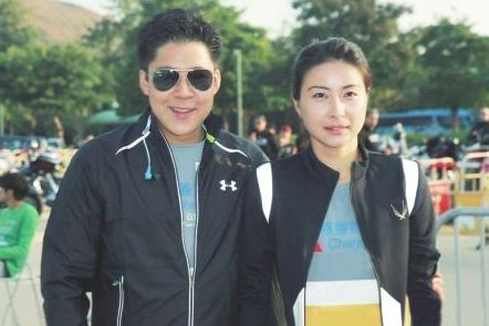 香港这么多顶级豪门，为何财富仅300亿的霍家却最特殊？