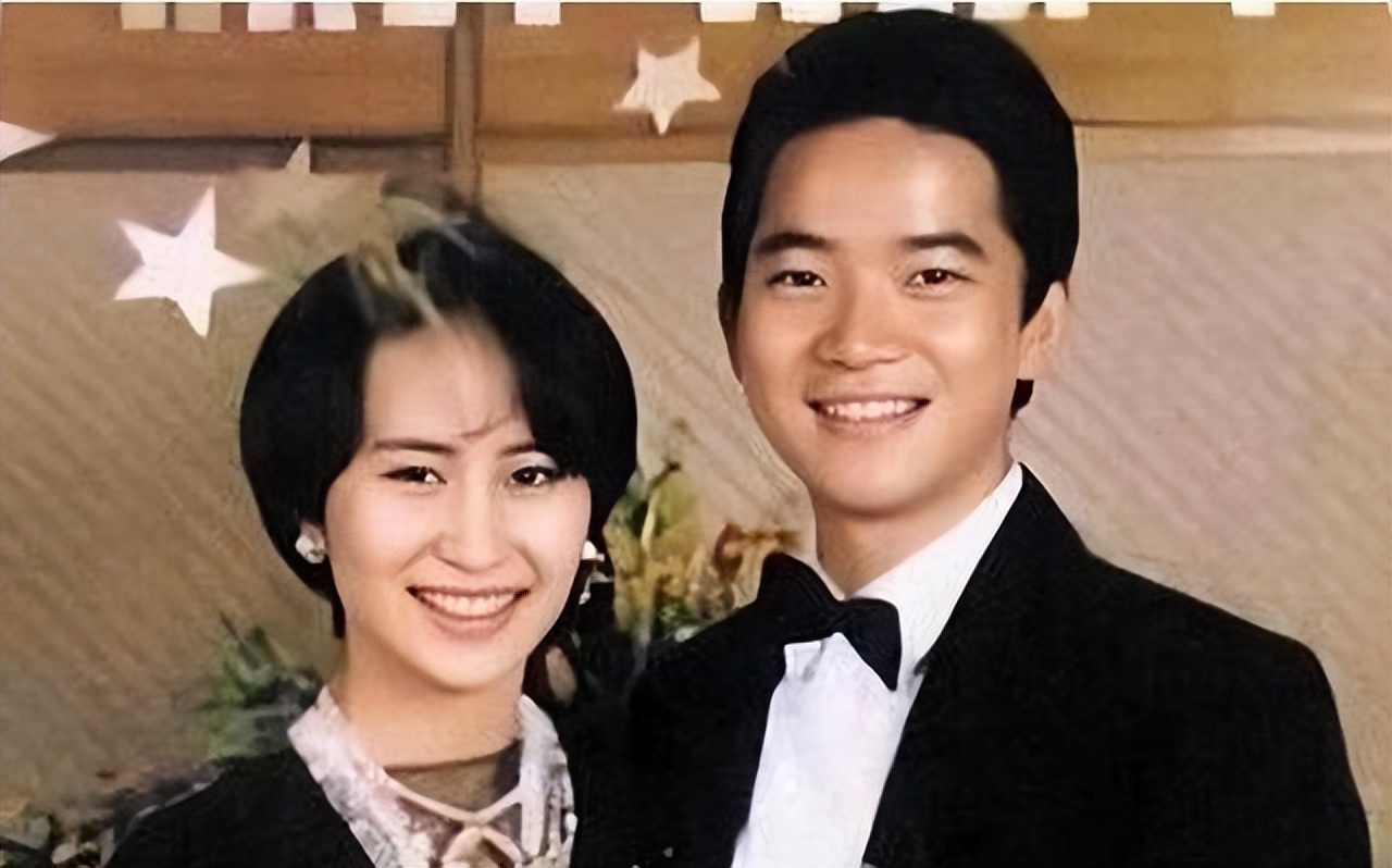 把赌王几房太太一对比，原来“素未谋面”的五太，才是最后的赢家