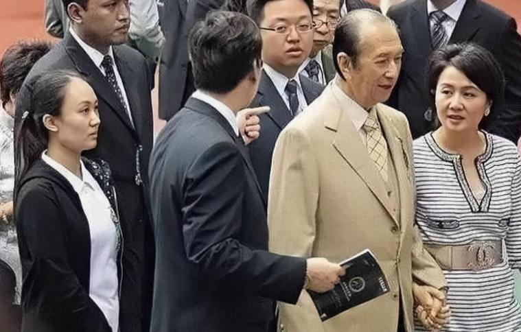 赌王“五姨太”郑咏诗:护工上位,拿上亿分手费,转身高调嫁初恋