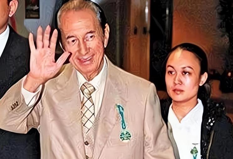 赌王“五姨太”郑咏诗:护工上位,拿上亿分手费,转身高调嫁初恋