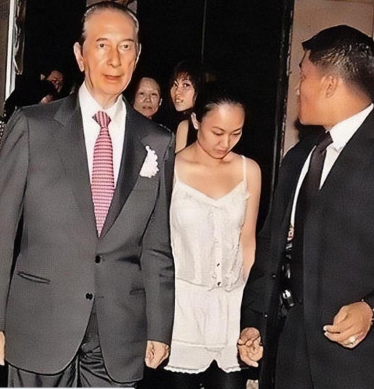 赌王“五姨太”郑咏诗:护工上位,拿上亿分手费,转身高调嫁初恋